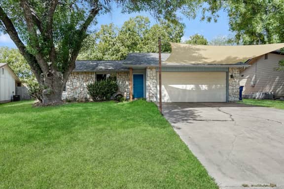 12 Min to Airport + Spacious Backyard and Fire Pit - Image 5
