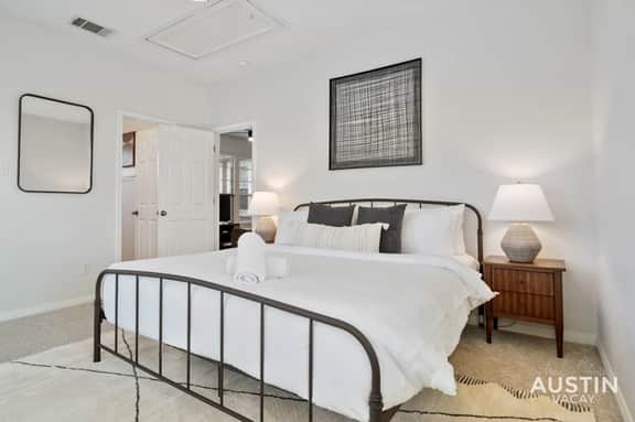 Beautiful King Accommodations + Luxury Linen + W/D - Image 3