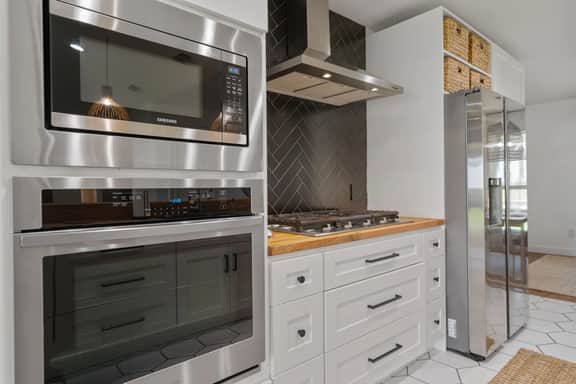 Boho Home Near Domain ✦ Large Yard + Pet Friendly! - Image 2