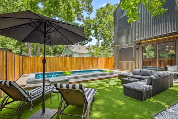 Brand New Luxurious Property + Huge Outdoor Space! - Image 4