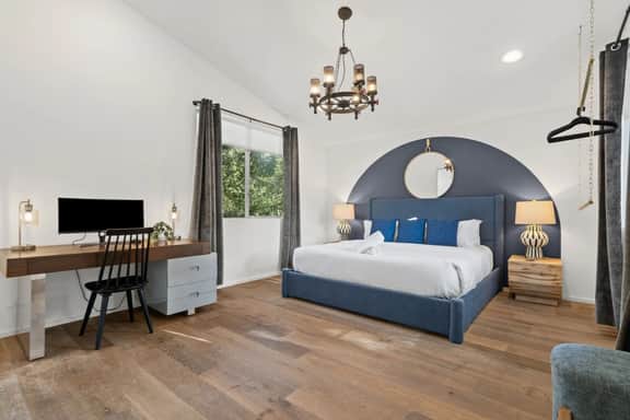 E ATX Stunner w Pool Table | 4 Min to Lady Bird - Image 3
