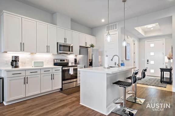 E Austin Apt | Walk to BBQ, Dog Park w Gym&Parking - Image 2