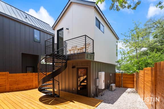 East Austin Studio w Kitchn near UT & LadyBird Lk - Image 4