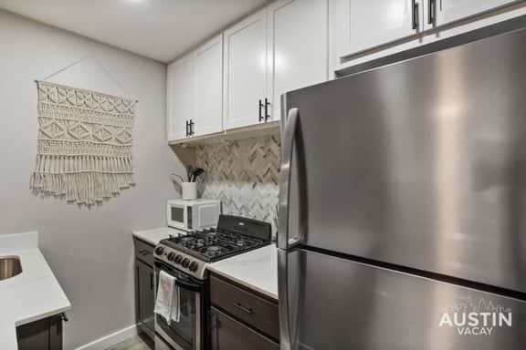 Indulge in Downtown Austin | Apt Near Zilker Park - Image 3