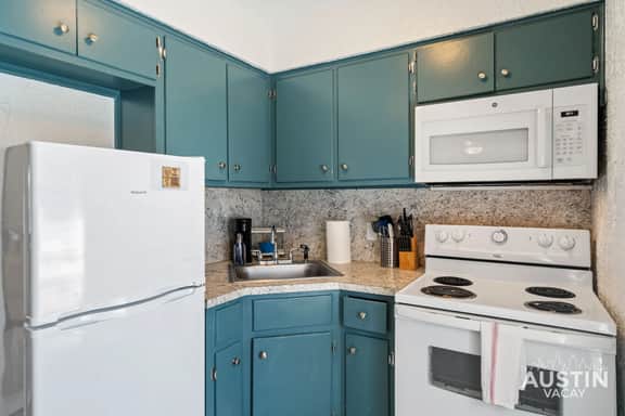 Lake Travis Getaway | Waterpark & Lake Access! - Image 3