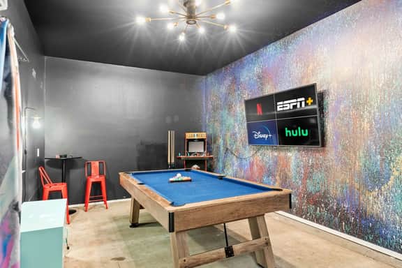 Luxe Two-Home Stay | Billiards, Fire Pits & Grill - Image 4