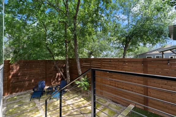 Luxury East Austin Hideaway w Yard & Private Deck! - Image 3