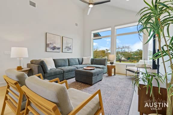 New Dual Unit Home w/Balcony Dining & Vast Yard - Image 2