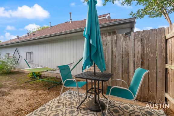 Pet-Friendly Yard w Grill | N Austin | Near Domain - Image 3
