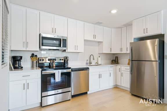 Prime ATX Location! Steps to Coffee & Eats + More! - Image 3