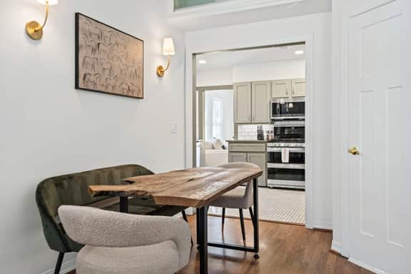SoCo Charmer w K Suites Perfect for Group Getaways - Image 4
