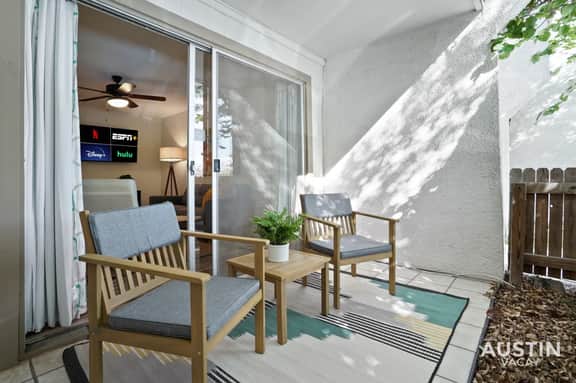 Stay Longer in Austin | King Suite + Poolside Fun! - Image 2