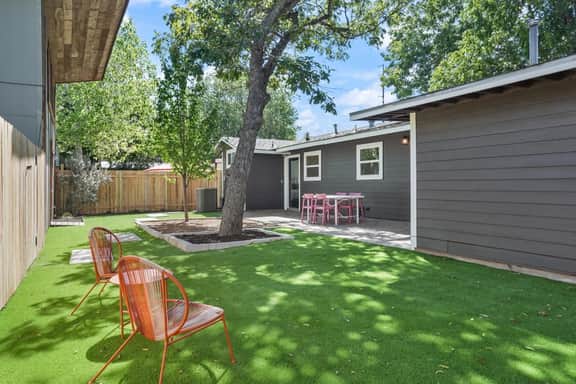 Trendy Zilker House w EV Charger Near SoCo - Image 4