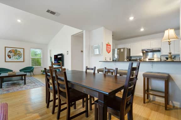 South Congress Living w/ Gorgeous Porch & Backyard - Image 3