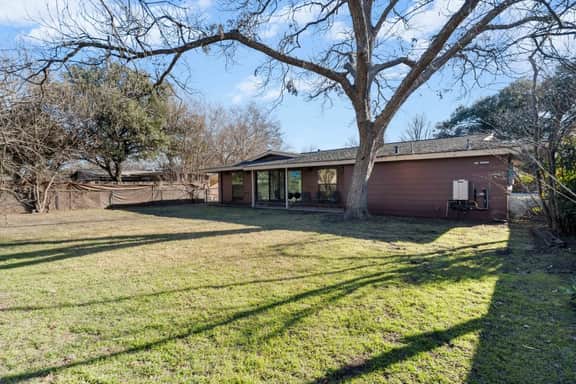 Mid-Century Modern Home with Open Kitchen - Image 4