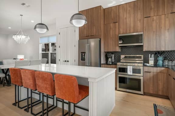 Luxury Living, Close to UT w BBQ & Cowboy Pool - Image 3