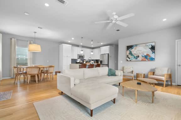 E Austin Boho Escape Near 6th, Mueller & Downtown! - Image 2